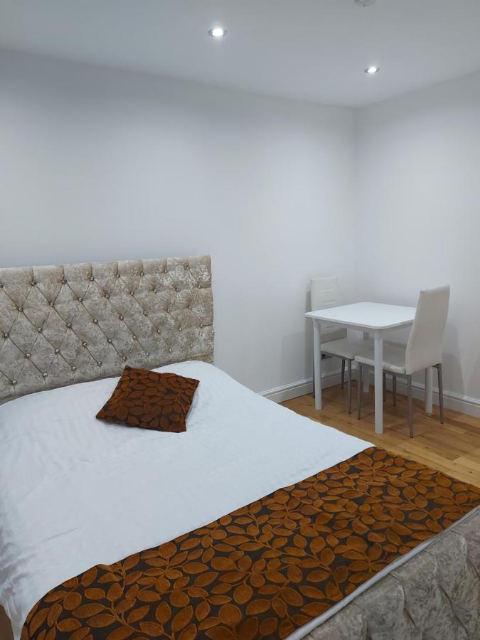 Apartment & Rooms In London ครอยดอน ภายนอก รูปภาพ