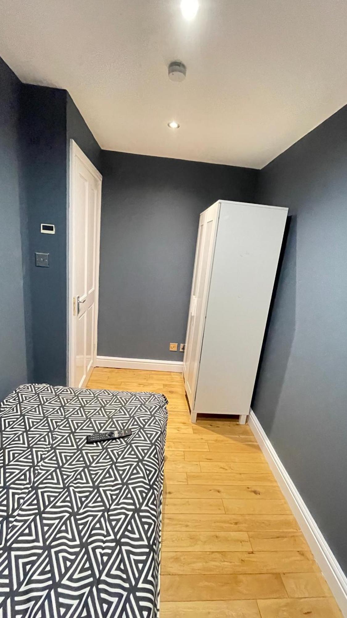Apartment & Rooms In London ครอยดอน ภายนอก รูปภาพ