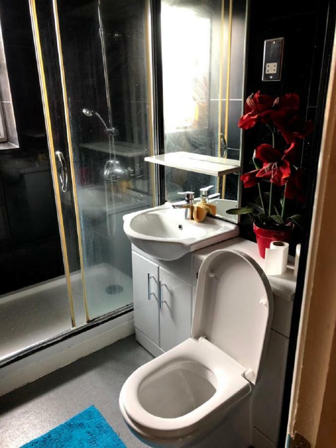 Apartment & Rooms In London ครอยดอน ภายนอก รูปภาพ